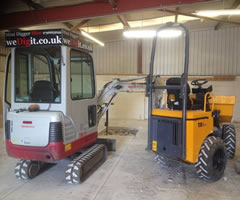 mini digger and dumper 